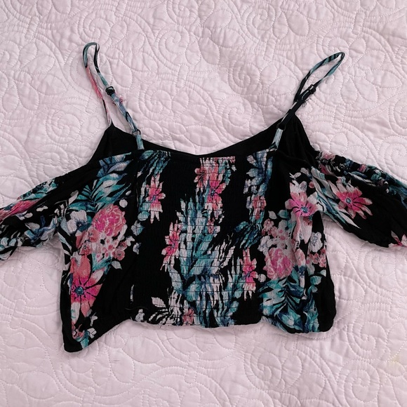 Cold Shoulder Crop Top - Picture 2 of 5